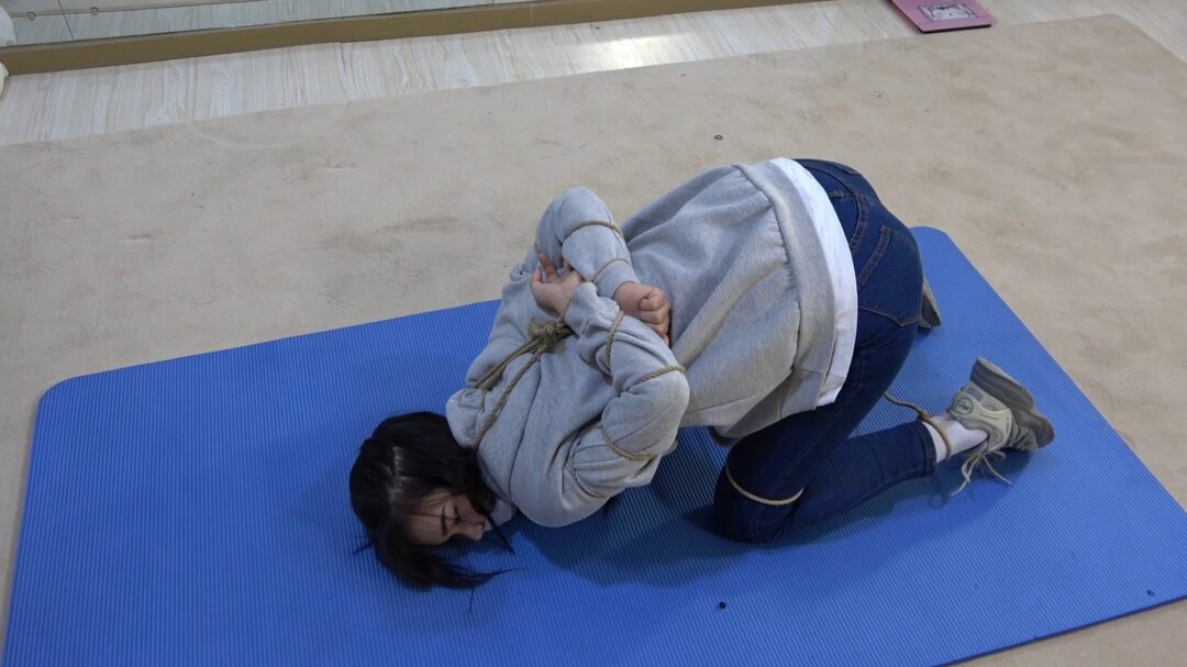 美女阿荣休闲运动装-6