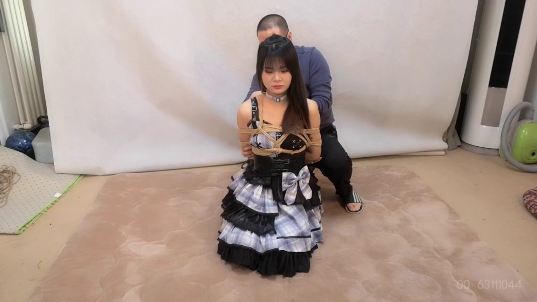 佳倩 温柔的洛丽塔 白丝 单腿吊挣扎-3