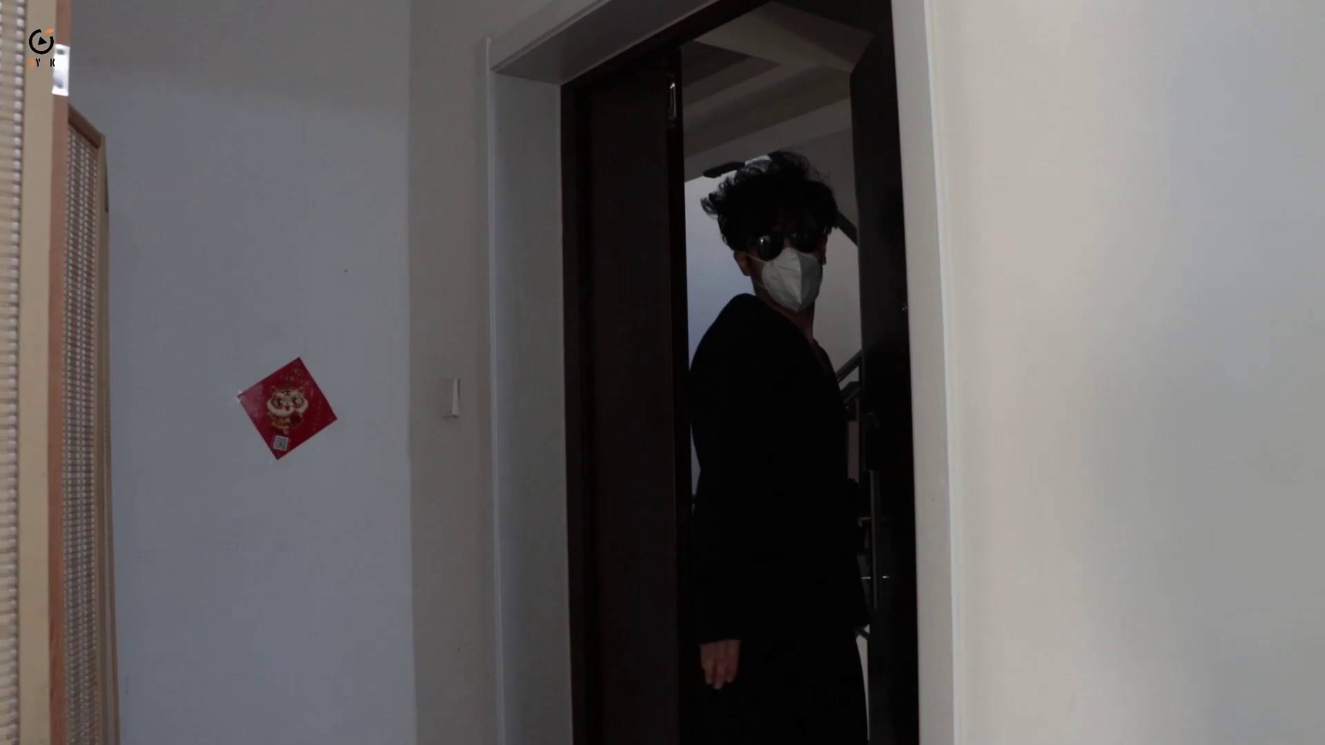 白领恩可的丝袜劫难