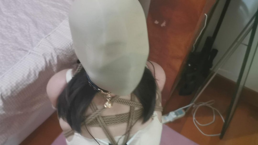 严厉的立驷马+五层丝袜套头外加乳胶头套-5