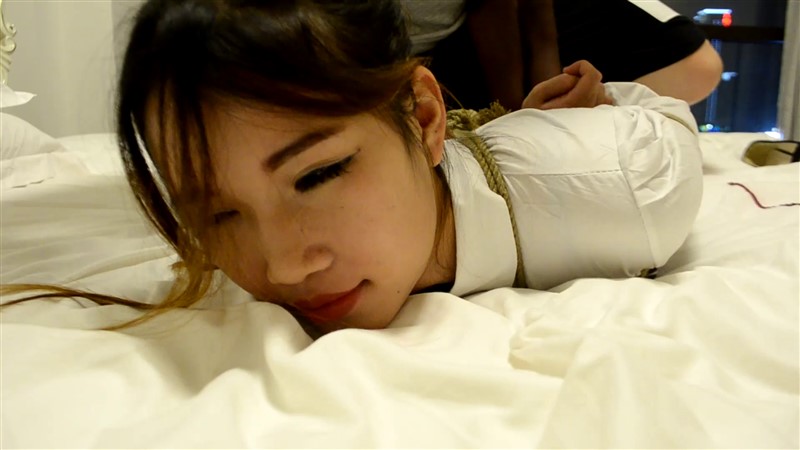 制服诱惑!极品OL黑丝美腿下班居家捆绑丝袜口球堵嘴-6