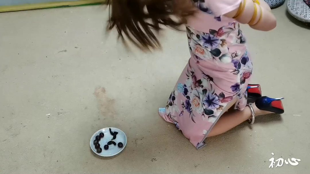 女M潇潇体验五花紧绑，镣铐铁链捆绑调教-2