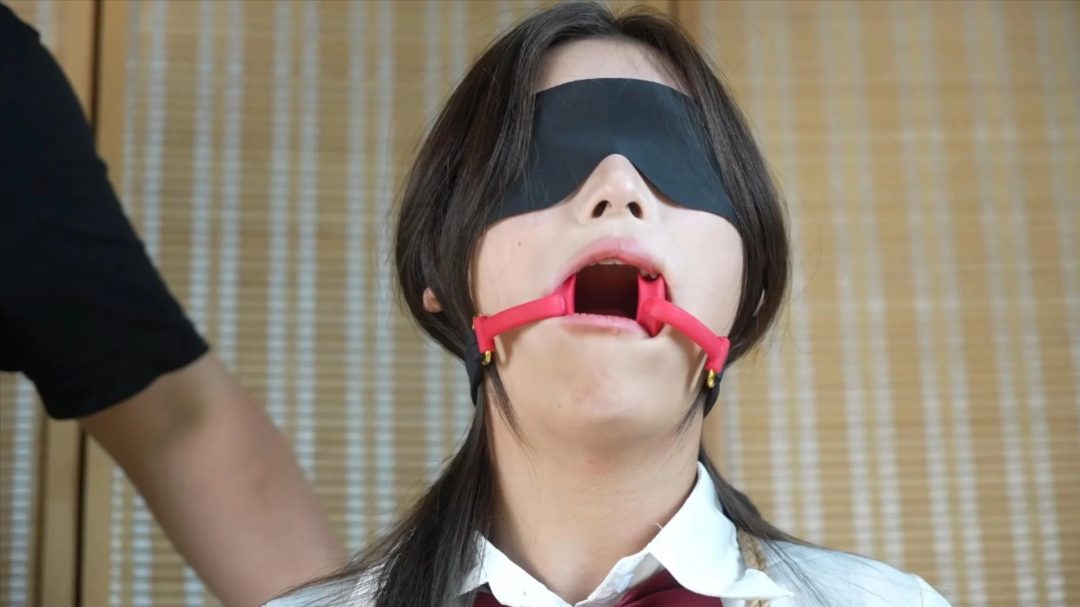 小涵-jk黑丝，口球佩戴体验-9