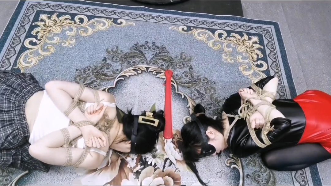 柔仙儿和艺仙儿夹舌拔河比赛又开始了-17