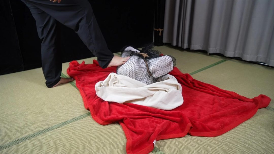 嗷嗷-一种很新的包裹方式！渔网，棉被，麻袋-6