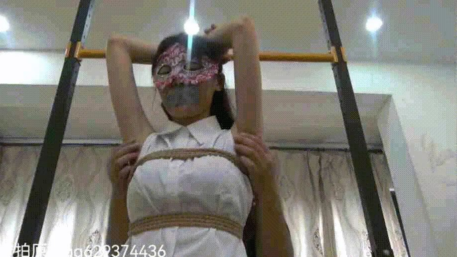 【青歌】定拍 入室玩弄长腿白领 强迫挠痒痒 原味堵嘴自缚 吊起来露出腋窝狂挠-1 【青歌】定拍 入室玩弄长腿白领 强迫挠痒痒 原味堵嘴自缚 吊起来露出腋窝狂挠-1