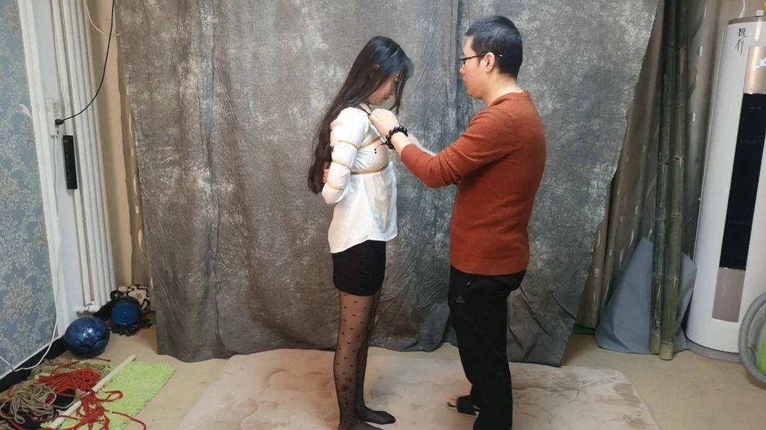 萌妹彩彩 白衬衣 五花体验 股绳拉扯-4