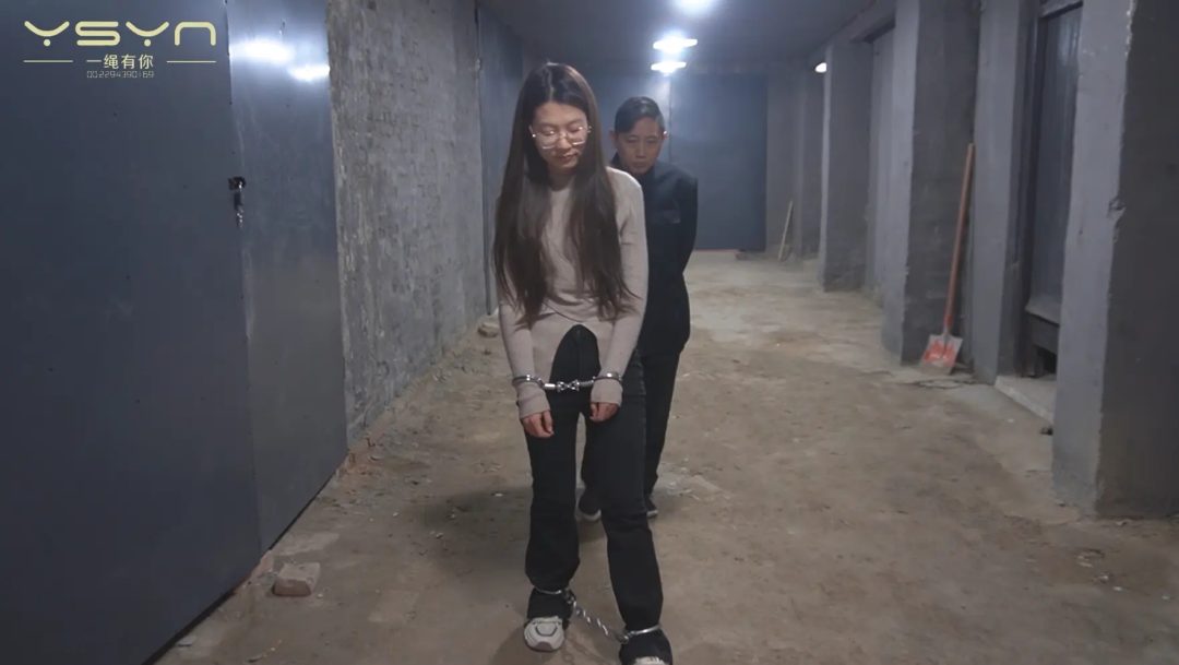 【牢房里的女孩】唐妤汐、苏禾两个漂亮大学生因打架伤害罪被审讯供认不讳劳教一直戴上手铐脚镣的点点滴滴-9