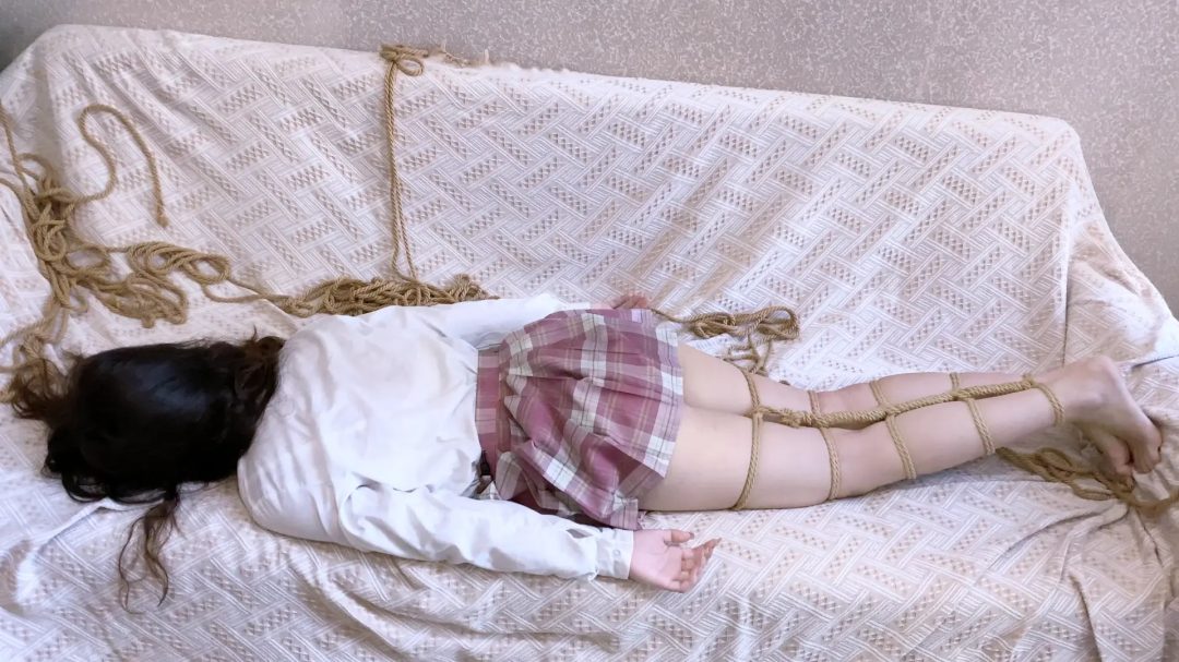 【嗷大喵】-《吃鱼的喵》-jk制服被欧式直臂,胸缚,蛇缚并腿缚,马具口球,紧缚驷马,绑脚趾,放置伺候和挣扎,tk,裸足,痛感愈发强烈的耐力考验等等-6