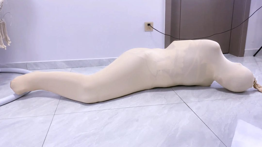 【嗷大喵】-《全包束缚》-小乔时之魔女c服被入室捂晕,丝袜捆绑,驷马挣扎,tk,白丝脚,被连续三层丝袜全包,附全包全过程,丝袜堵嘴,全包放置挣扎等等-10