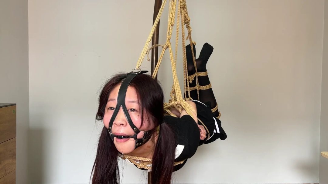 黑丝妹妹极限驷马吊强制闷绝失控爆哭-10