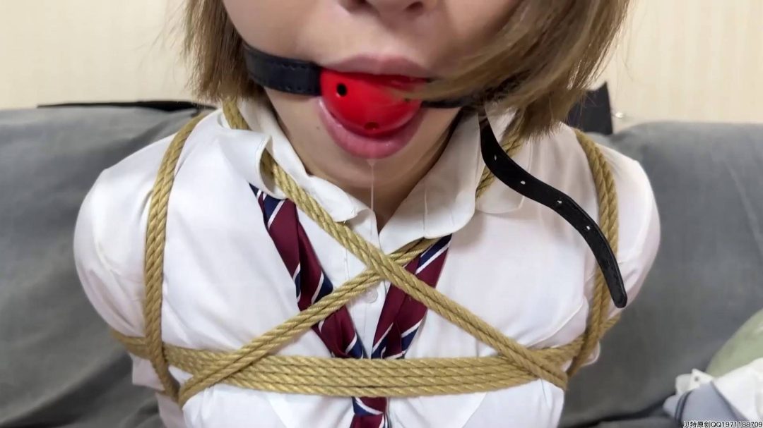 美女小艺jk制服驷马紧缚捆绑-7