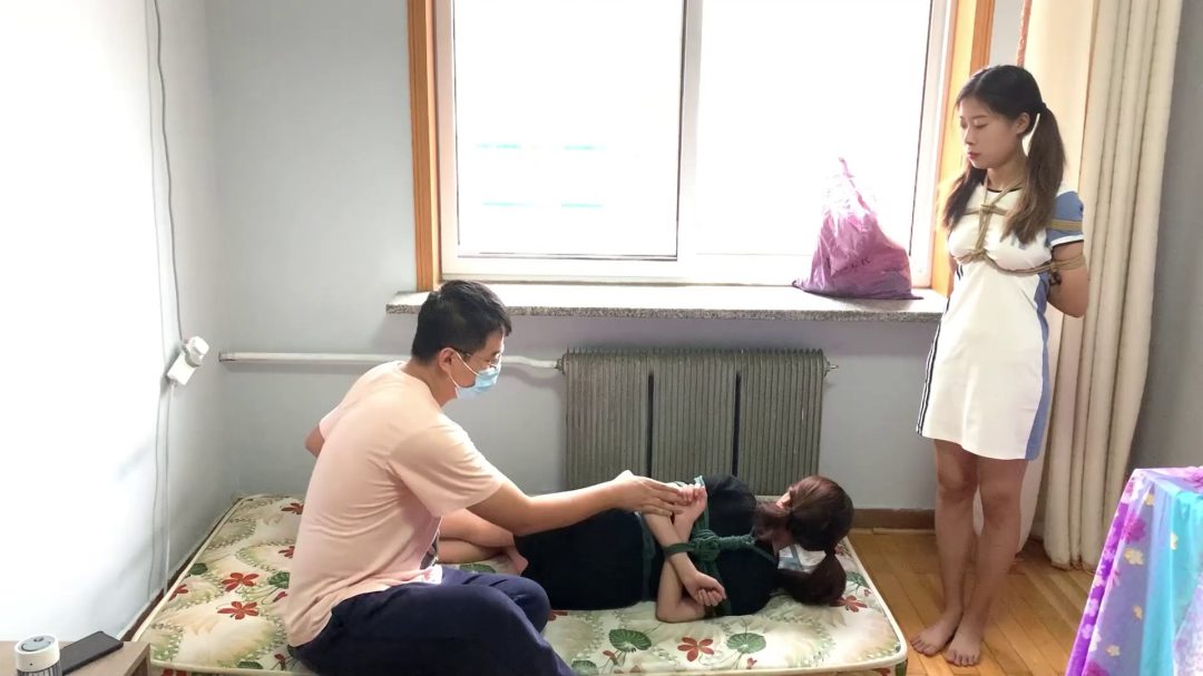 双妹驷马 双人裸足超紧缚放置 堵嘴-4