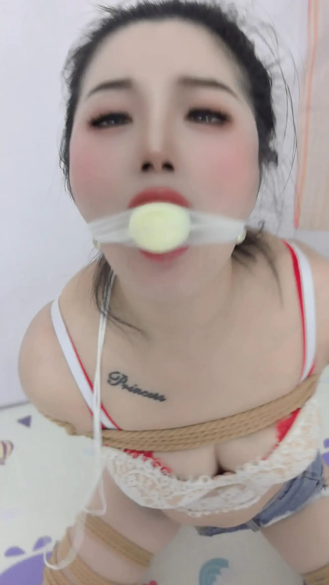 定拍转公映 金麦《子墨的鸡蛋勒嘴惩罚》牛仔热裤捆绑M腿口球让你爽个够-4