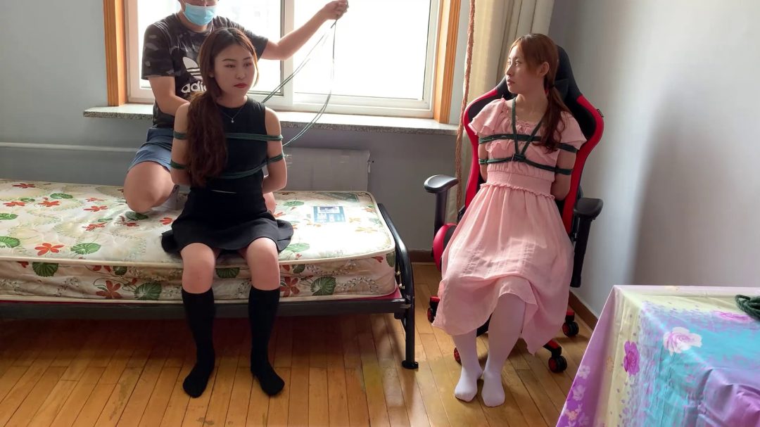 白丝黑袜双妹的马具口球强制抬头驷马，难受的姿势初绑-1