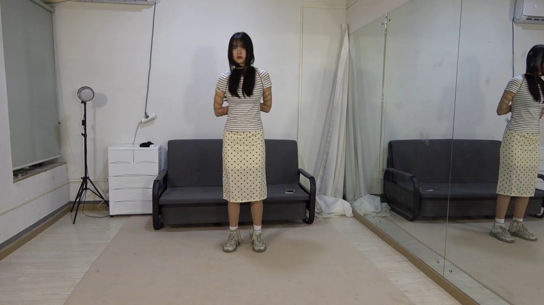 美束身材高挑的大美女阿荣-5