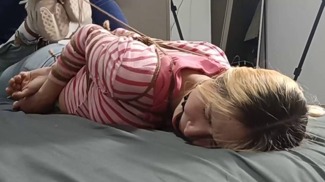 西域长腿维族美女的绳艺风情第二季-6