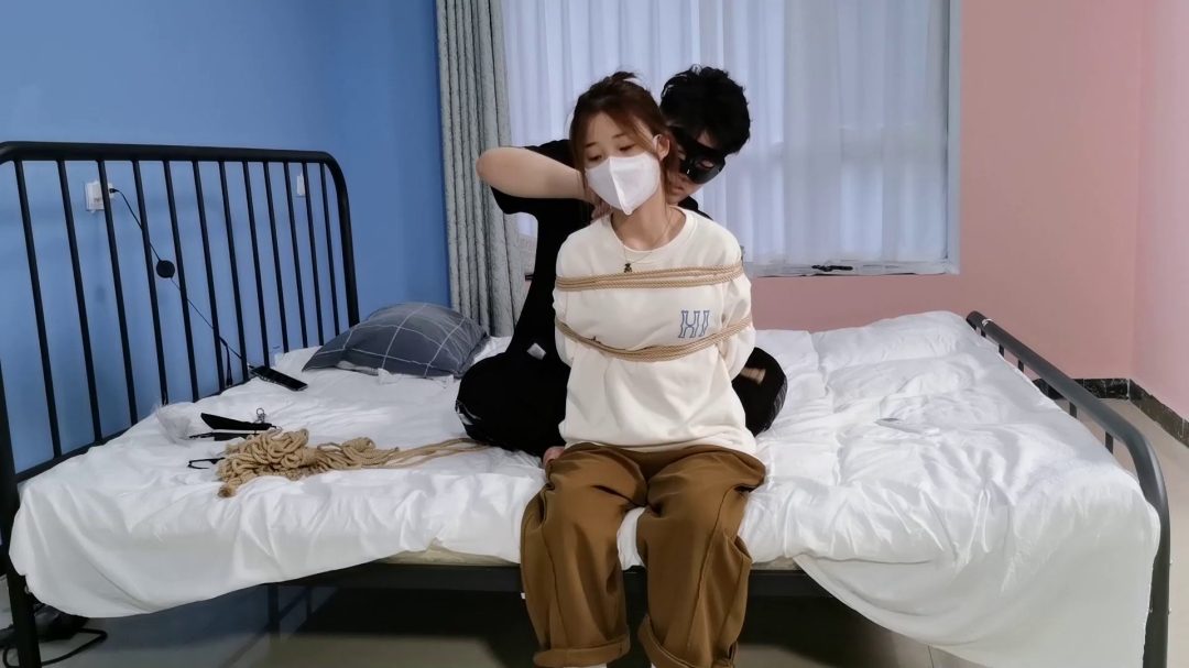 文文驷马玩足-1