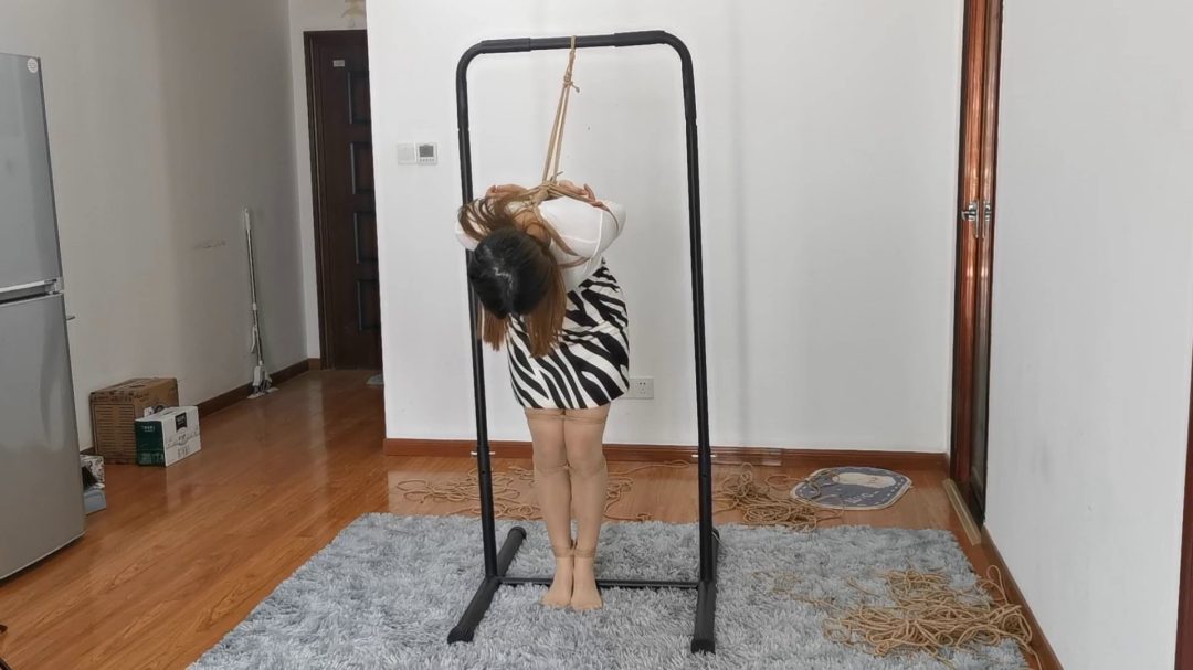 新妹子婉瑜紧缚放置+挠痒痒-4