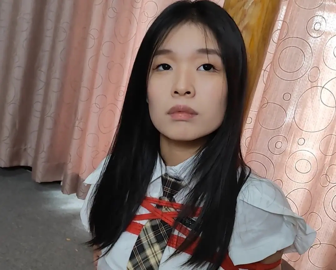 妍妍 柱子上的白丝JK小美女-8