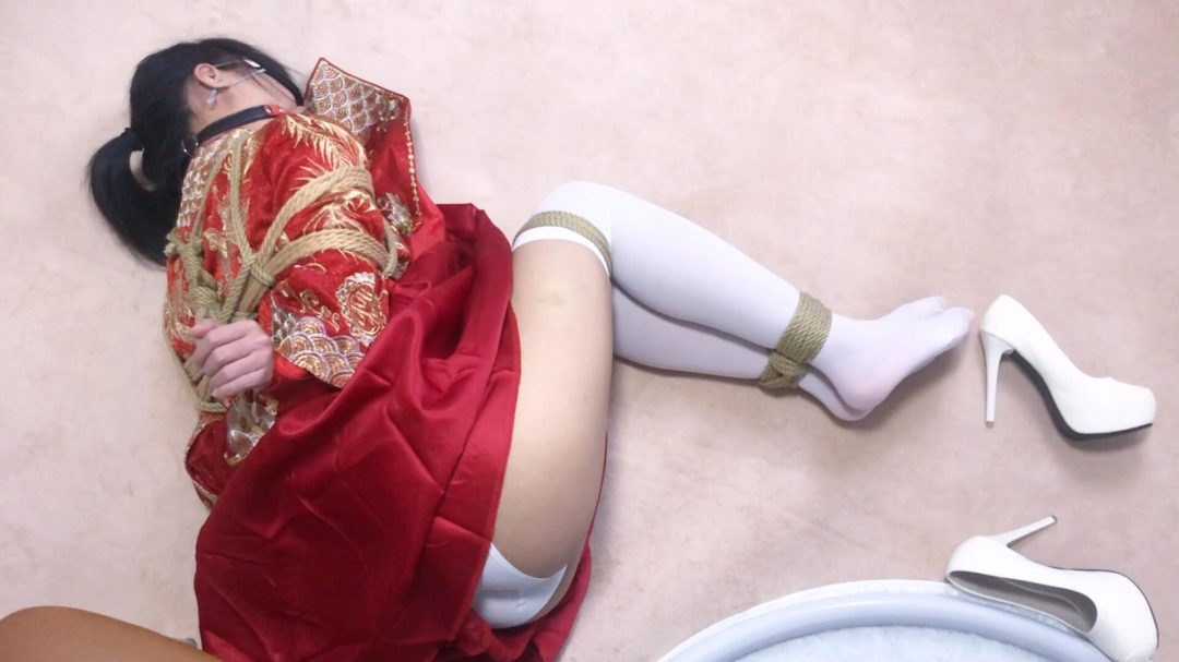 《婚之劫难》-中式婚礼题材+口球堵嘴+日式紧缚+胸缚+并腿缚+放置挣扎无调教+盖盖头+跪坐+结束花絮两分钟打屁股等等-16