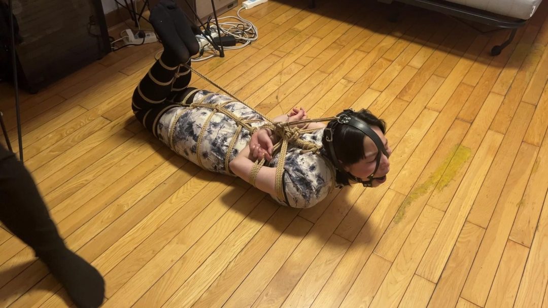 小吉妹妹初次捆绑马具口球堵嘴TK-6