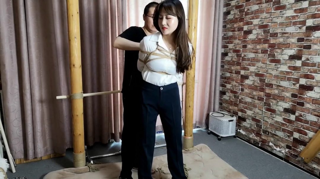 紫依 白衬西裤 极限单腿吊转圈-1