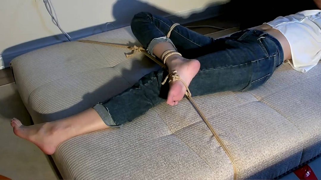 长腿眼镜学姐文静紧缚痒刑第四季-3