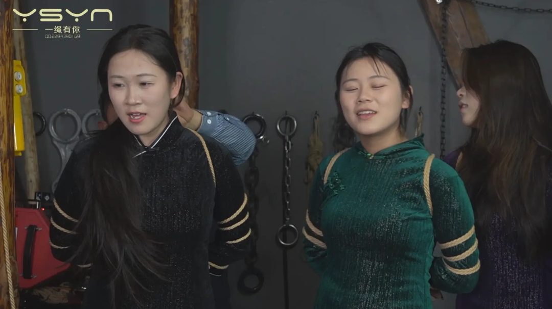 大场面【上才艺的六美女】六位漂亮旗袍女孩展示自己的才艺跳舞唱歌五花大绑起来继续展示-8