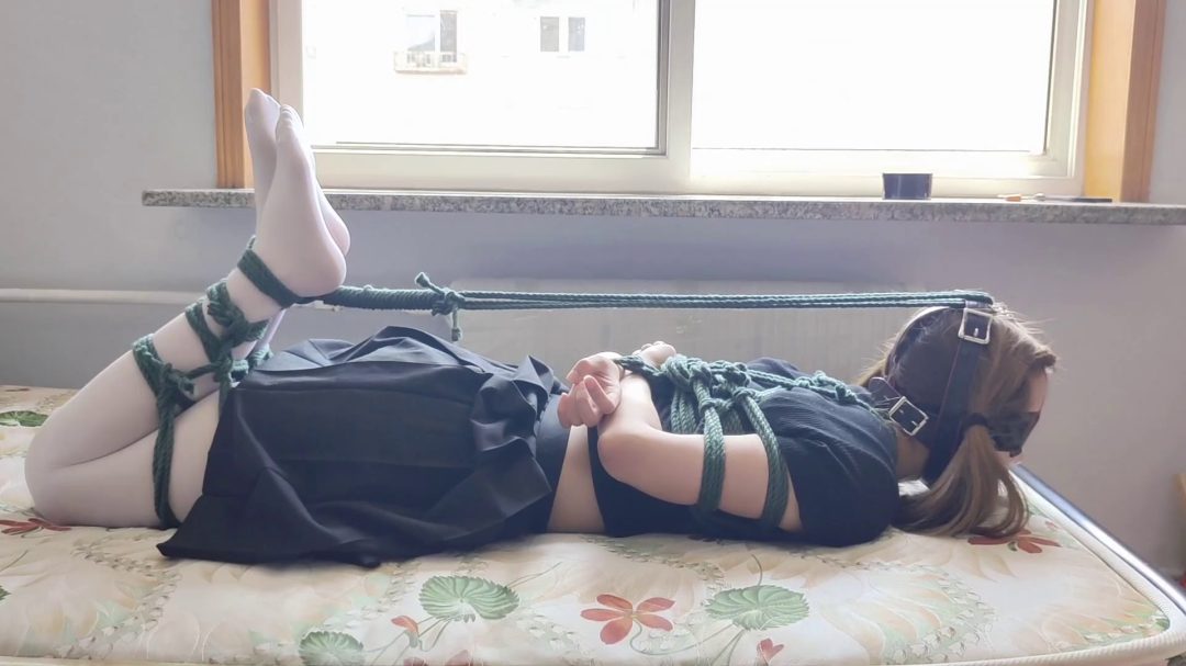 白丝妹妹佳岚，假装外出，真实放置崩溃实验-5