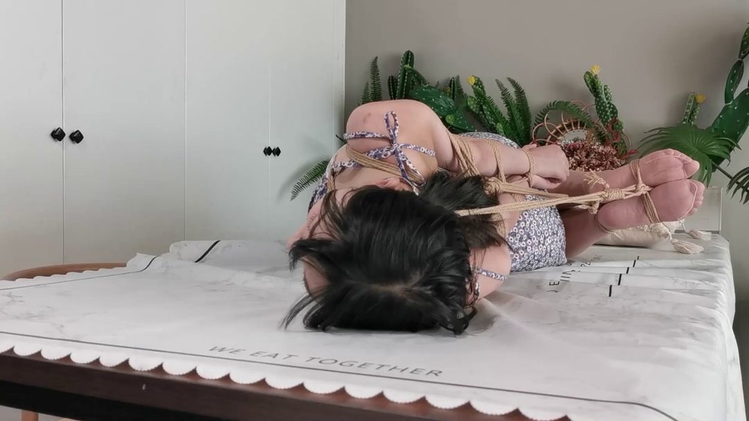 尤涵碎花吊带裙直臂驷马真实放置-5