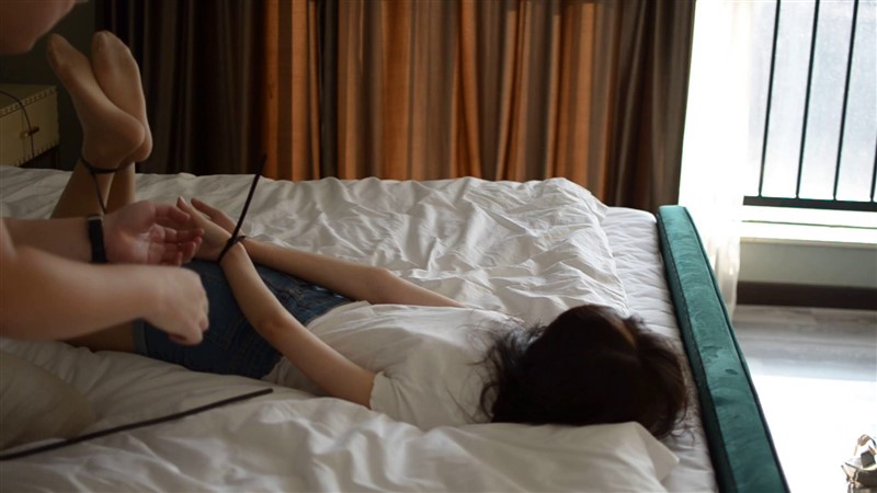 可爱妹子居家捆绑【扎带伺候】【乖巧驷马】~~~肉丝长腿哟-8