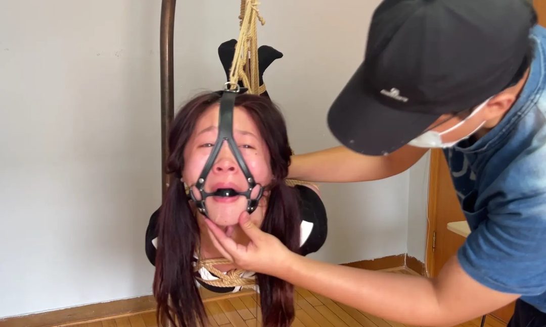 黑丝妹妹极限驷马吊强制闷绝失控爆哭-2