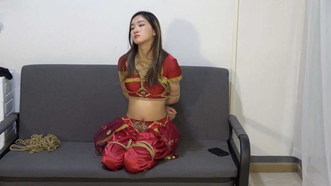 定拍妹子约好去拍摄古装照遭遇变态摄影师捆绑紧缚玩弄-4