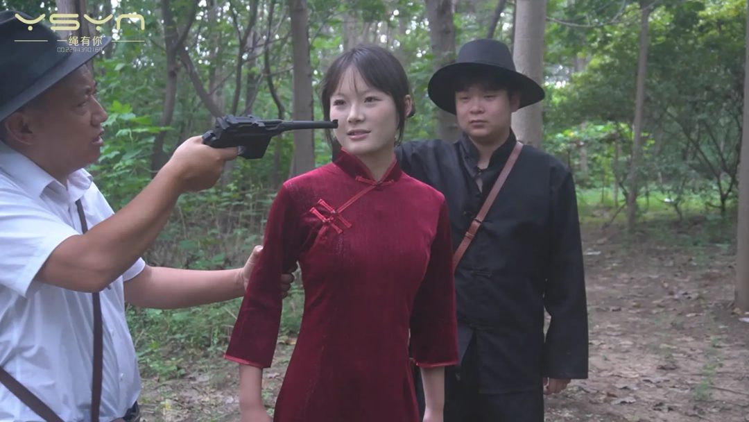 【山林密语】情报员林知语山林里被特务跟踪抓捕戴土拷脚镣牢房提审刑房受尽十字架夹棍老虎凳刷挠脚心铁钳子夹脚趾酷刑-5