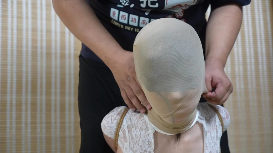 嗷嗷-堵嘴，直臂，并腿，四层全包丝袜！-5