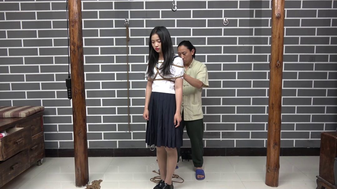 985女大学生绳模之路-2