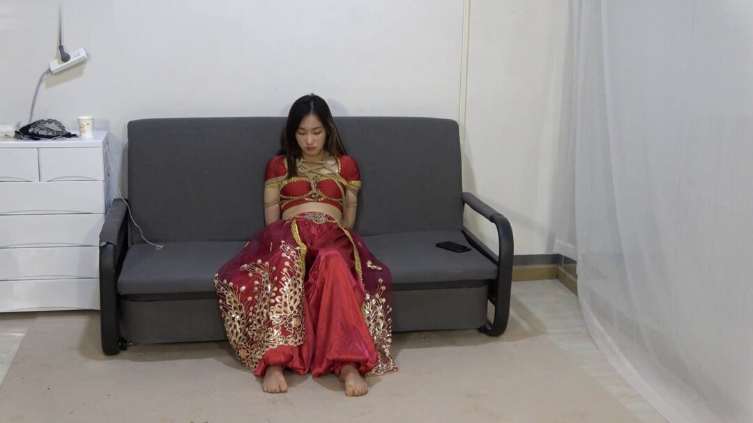 定拍妹子约好去拍摄古装照遭遇变态摄影师捆绑紧缚玩弄-2