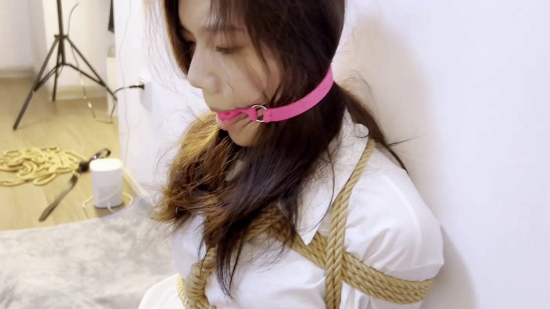 ol美女下班被入室捆绑折磨十天-7