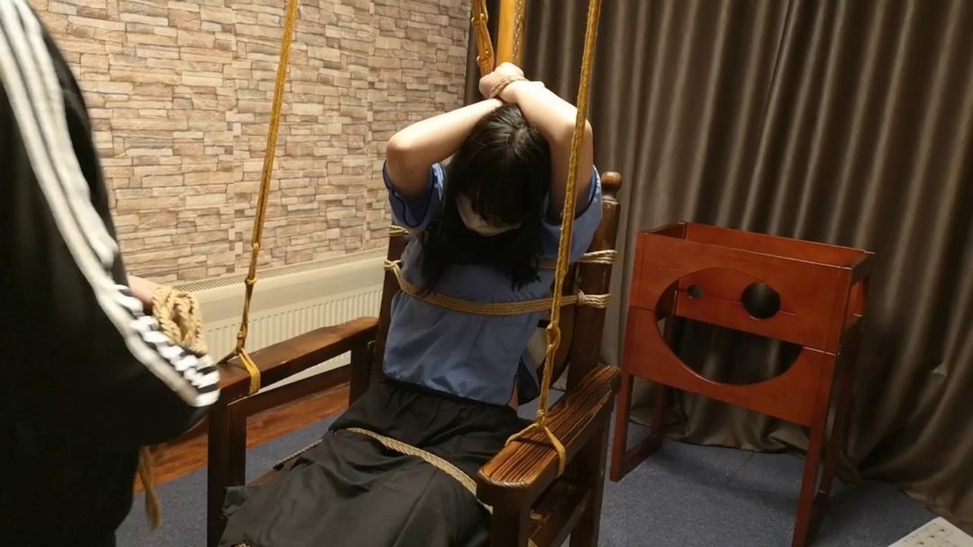 杨蕊五四装 两种凳子上的拷问-4