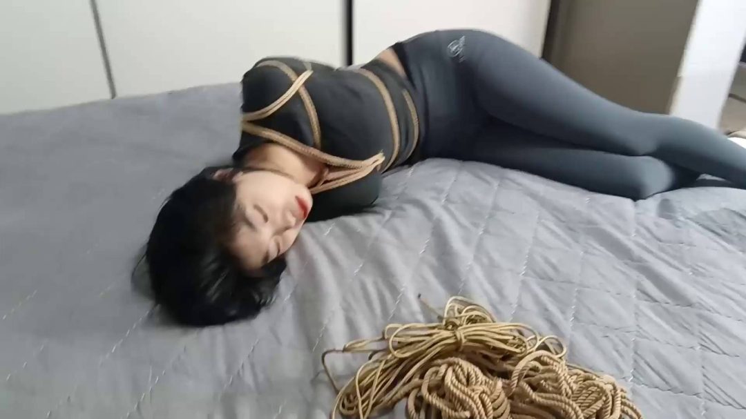 晴子很卖力的驷马挣扎第一季-3