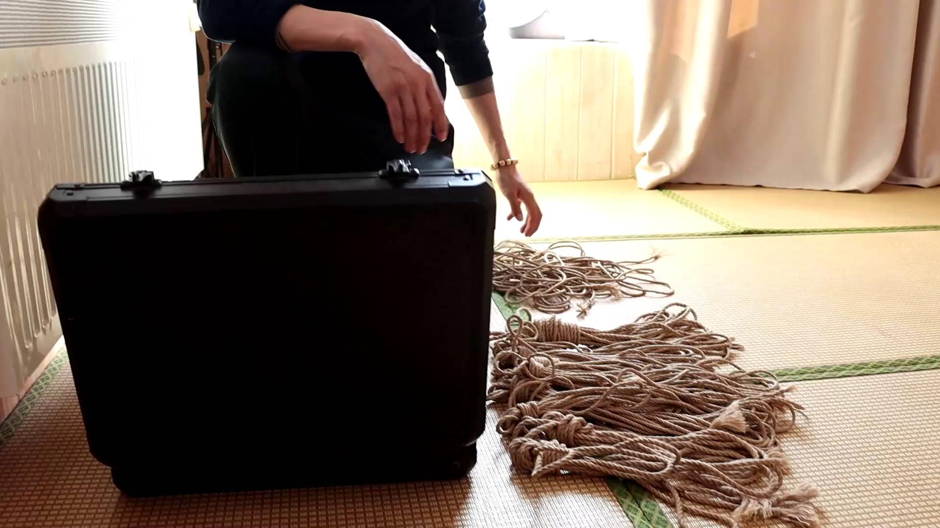 杨若琳单腿悬吊