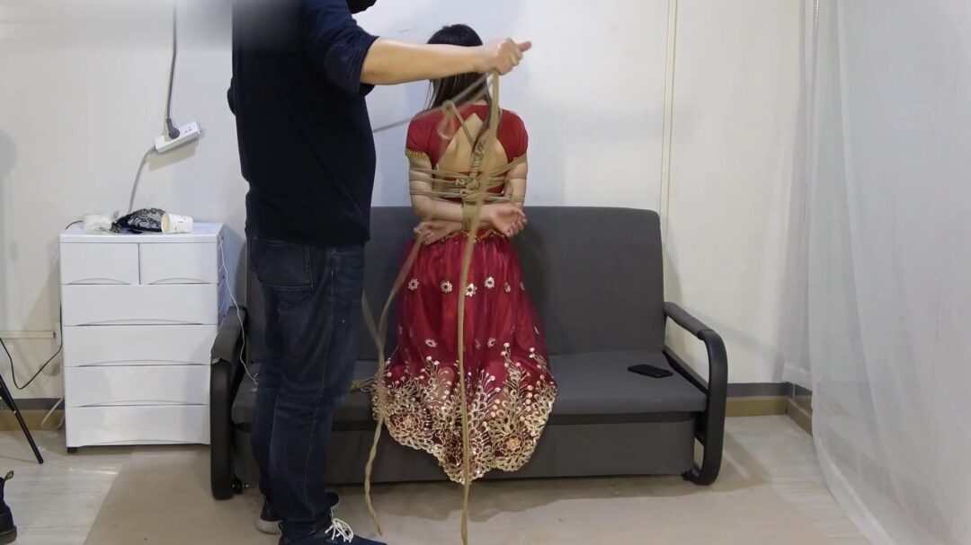 定拍妹子约好去拍摄古装照遭遇变态摄影师捆绑紧缚玩弄-3