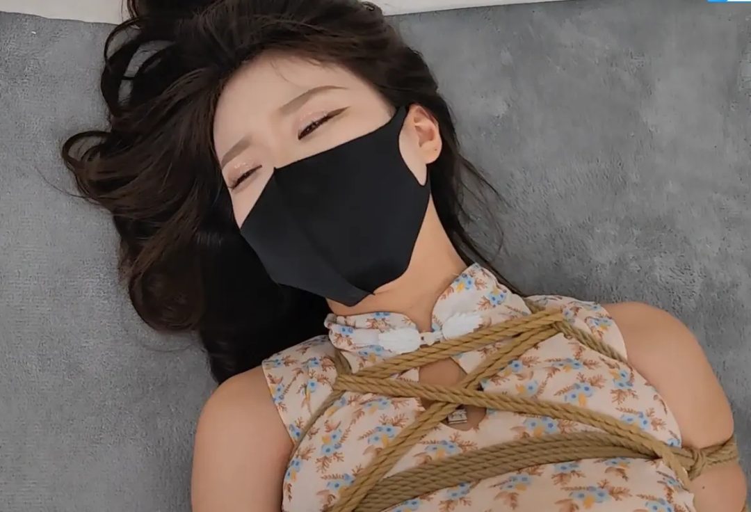 杨蕊 旗袍日式紧缚-6