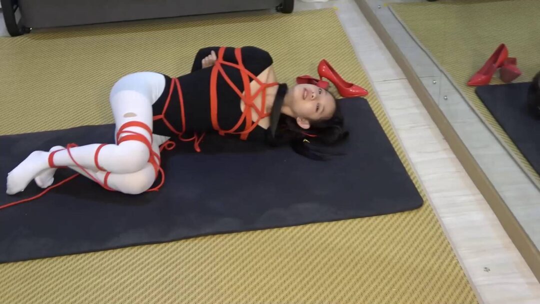 约尔的末日 珊珊 被穿上芭蕾舞服 驷马-4