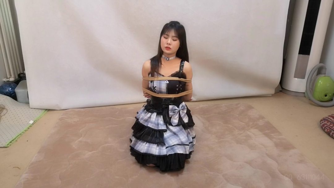 佳倩 温柔的洛丽塔 白丝 单腿吊挣扎-2