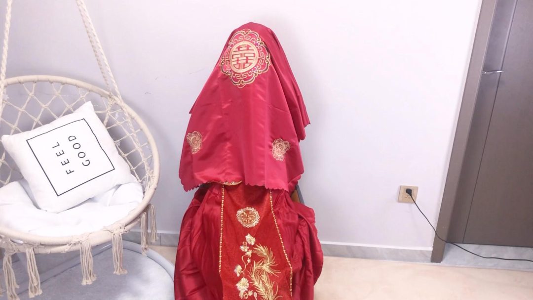《婚之劫难》-中式婚礼题材+口球堵嘴+日式紧缚+胸缚+并腿缚+放置挣扎无调教+盖盖头+跪坐+结束花絮两分钟打屁股等等-10