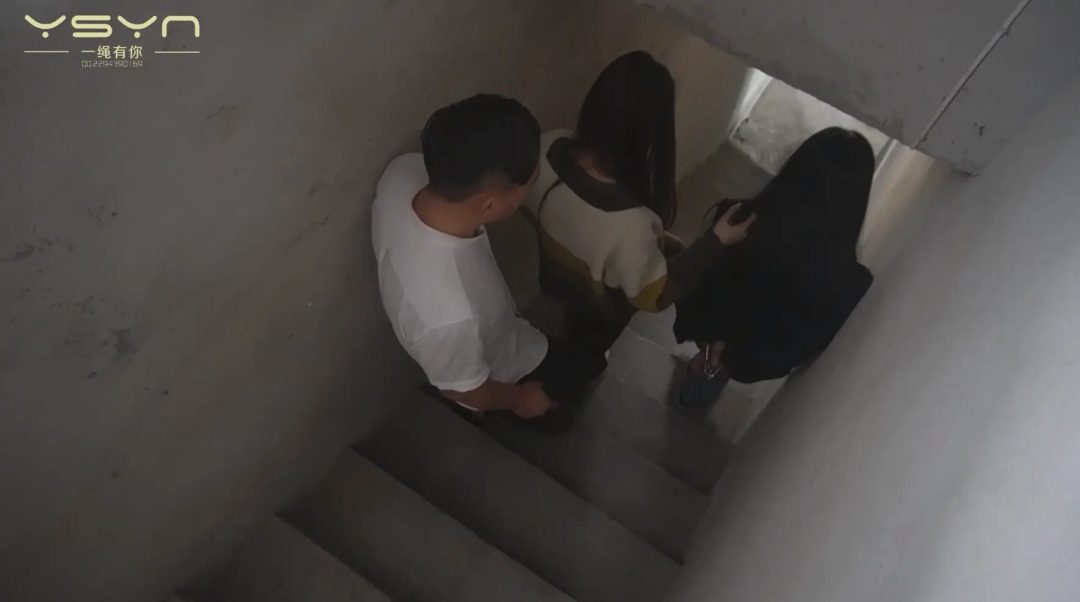 【法网之下】参与红蜘蛛犯罪的林晓以抢劫故意伤害罪等多项罪名被依法逮捕戴脚镣手铐收监拍照多次提审宣判五花驷马-5