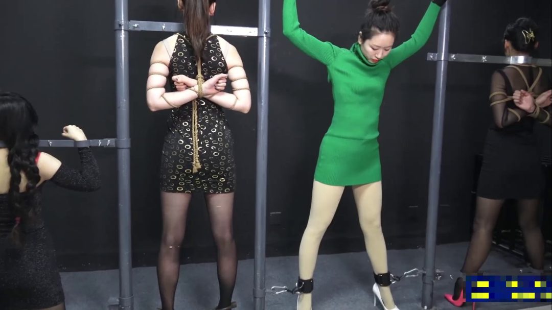 金属具下的五女-4