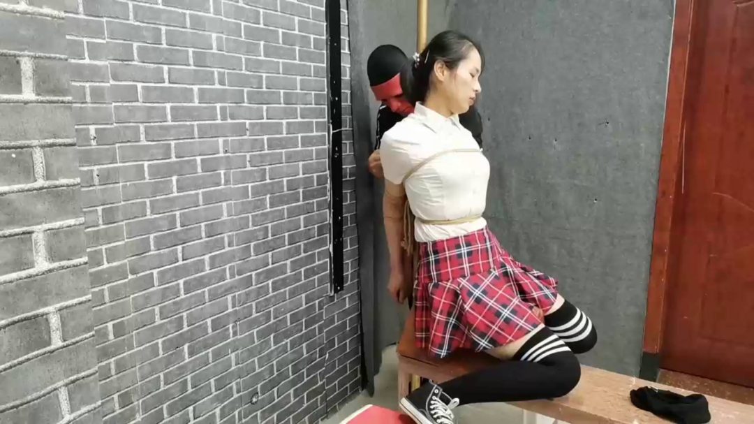 犬奴柔柔后手观音紧缚 三角木-4